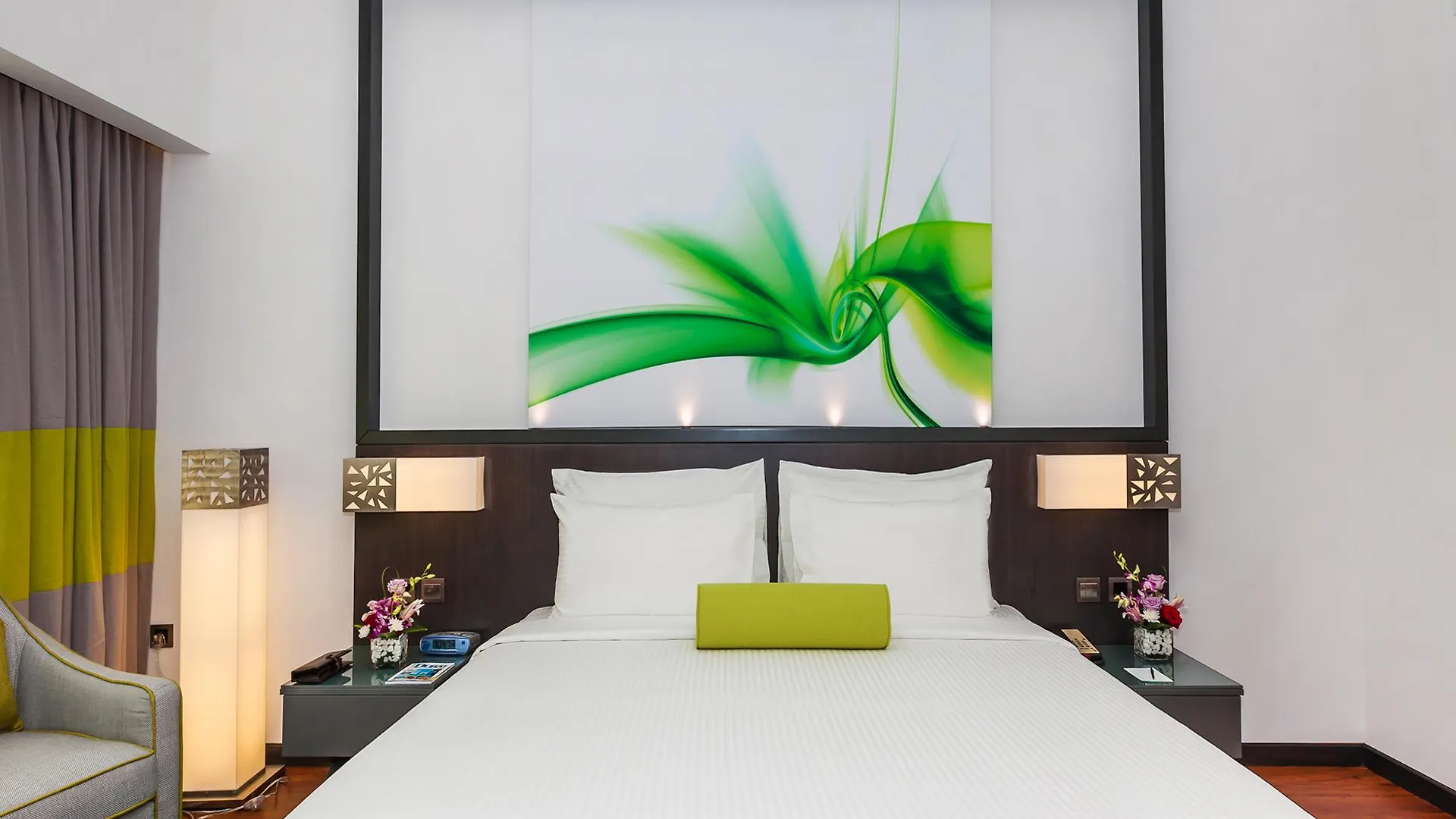 Howard Johnson Plaza By Wyndham Dubai Deira Hotell