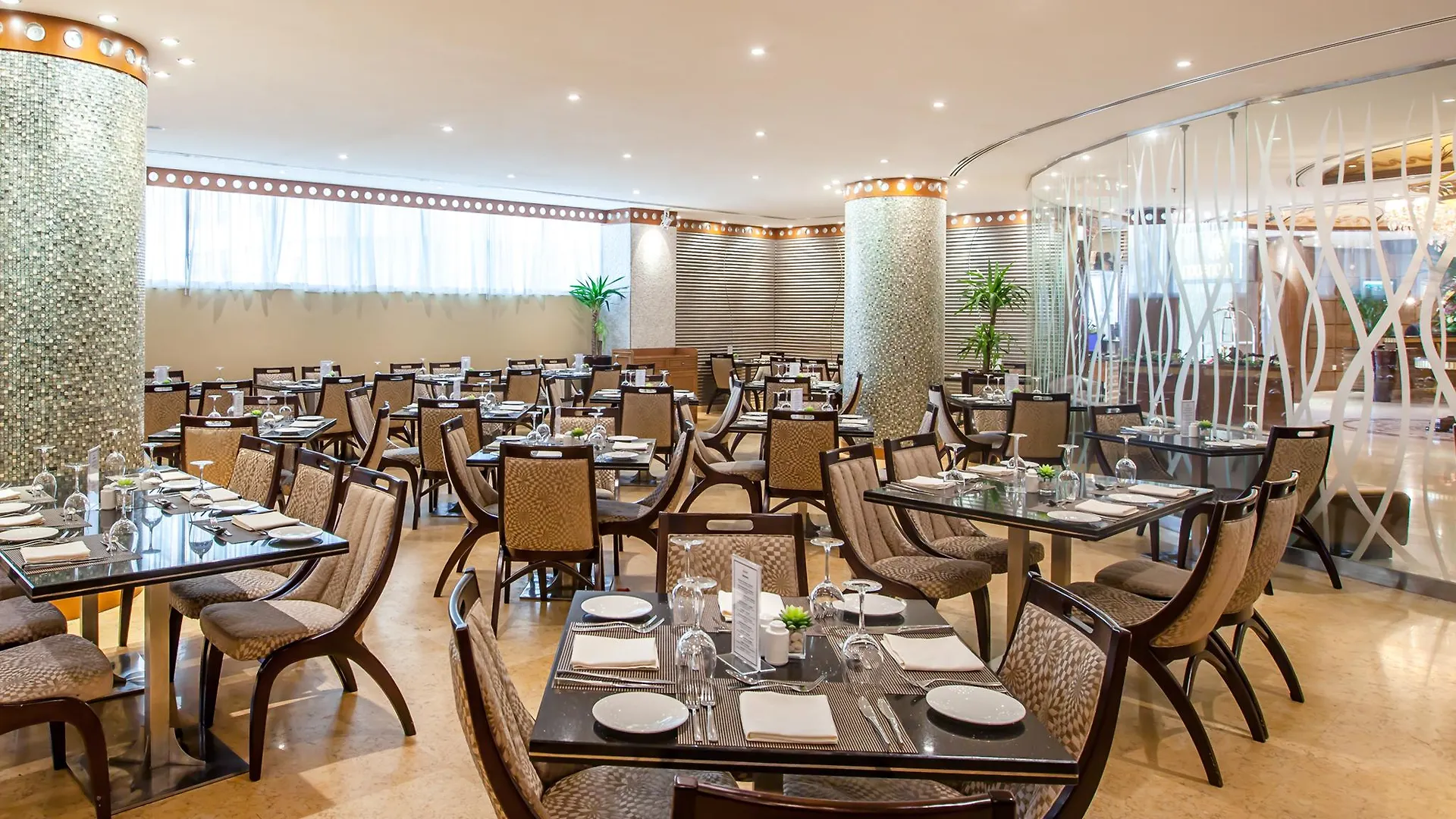 Hotell Howard Johnson Plaza By Wyndham Dubai Deira