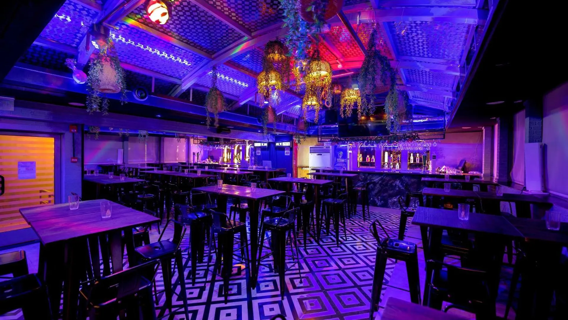 Howard Johnson Plaza By Wyndham Dubai Deira
