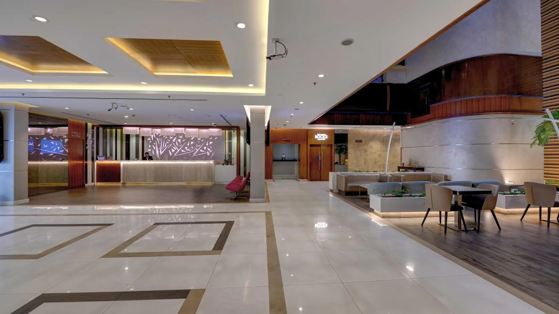 Howard Johnson Plaza By Wyndham Dubai Deira