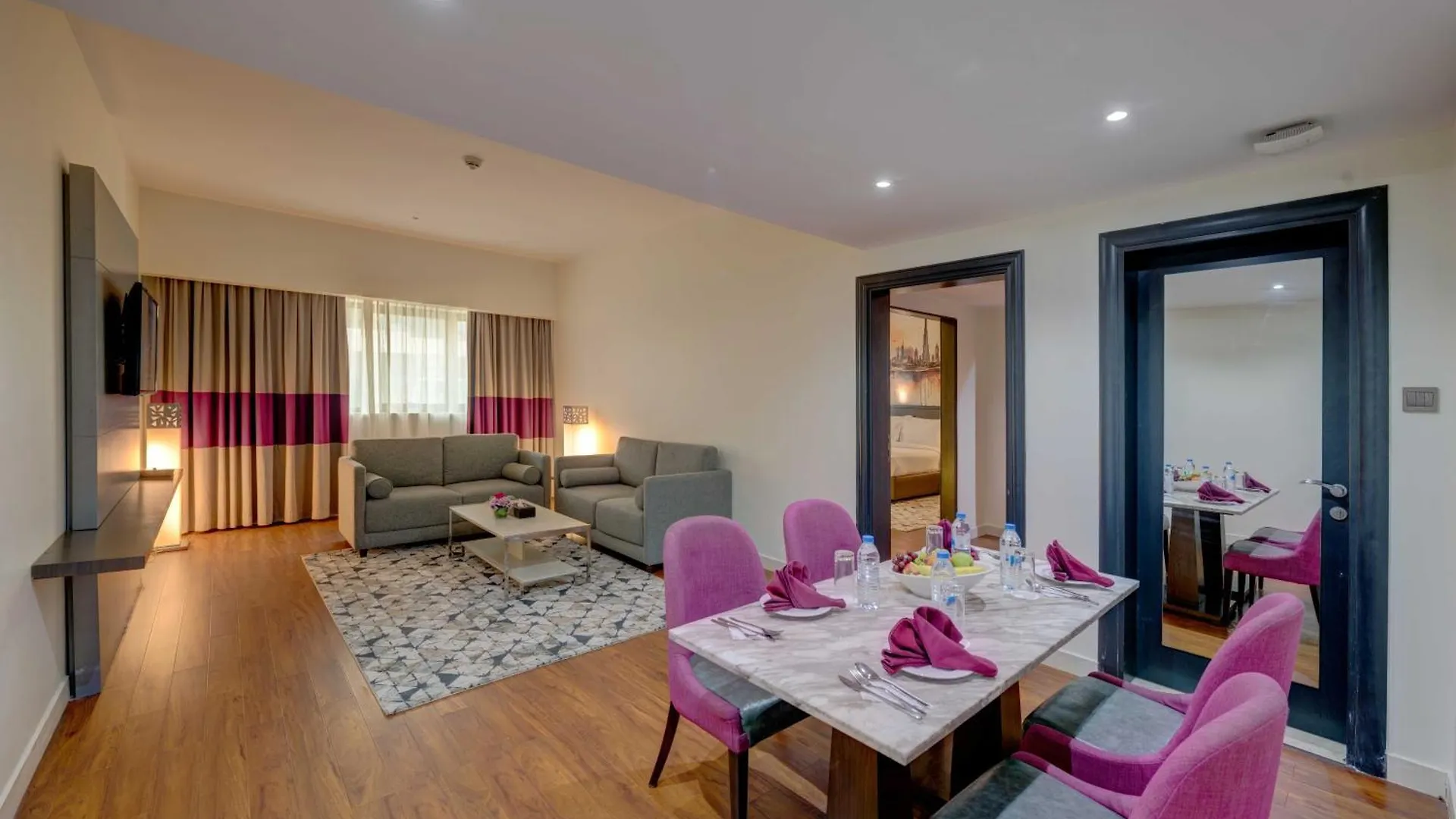 Howard Johnson Plaza By Wyndham Dubai Deira Hotell