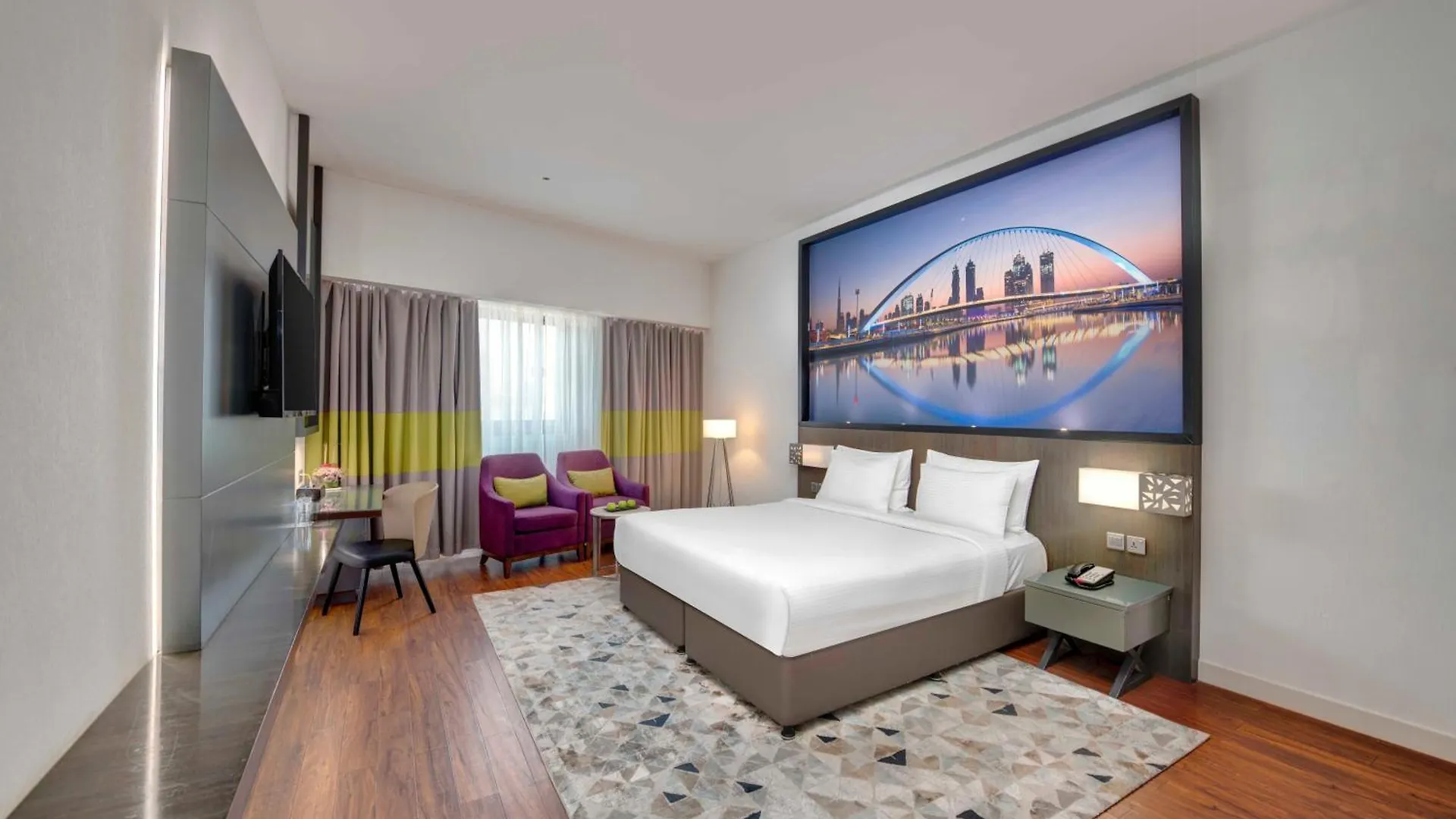 Howard Johnson Plaza By Wyndham Dubai Deira Hotell