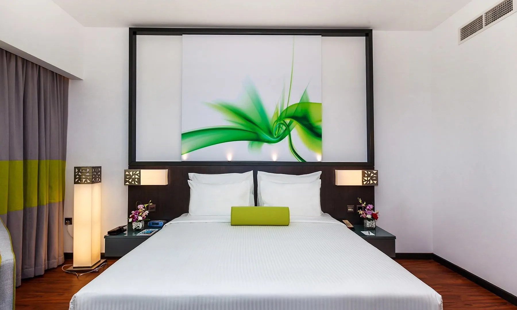 Howard Johnson Plaza By Wyndham Dubai Deira 4*,